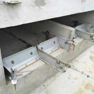 豬場用自動化清糞機(jī)    不銹鋼刮糞